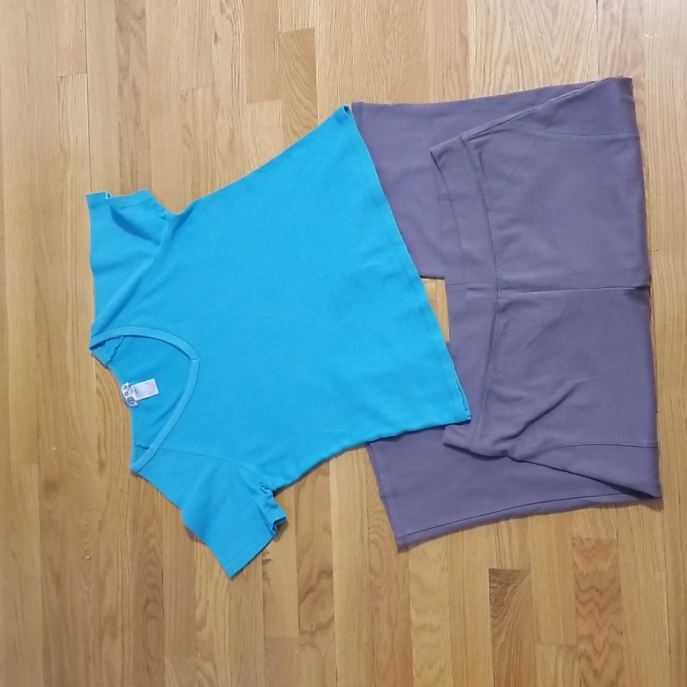 G W Sport Activewear Set Gray Cropped Pants with Teal T Shirt XL